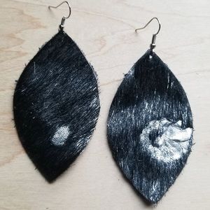 Oval Earrings in Black and Silver Metallic